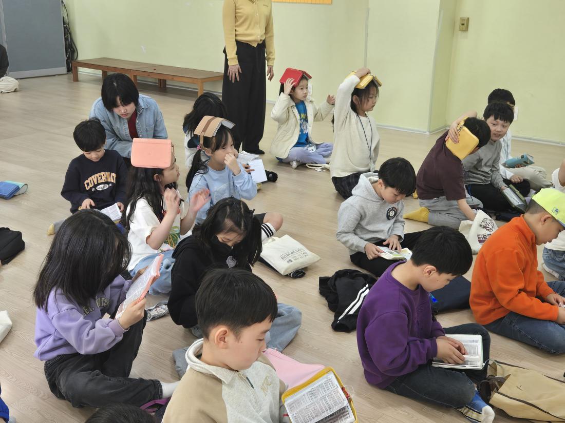 KakaoTalk_20250413_194250319_15.jpg : 4월 둘째주  유년부 모습입니다