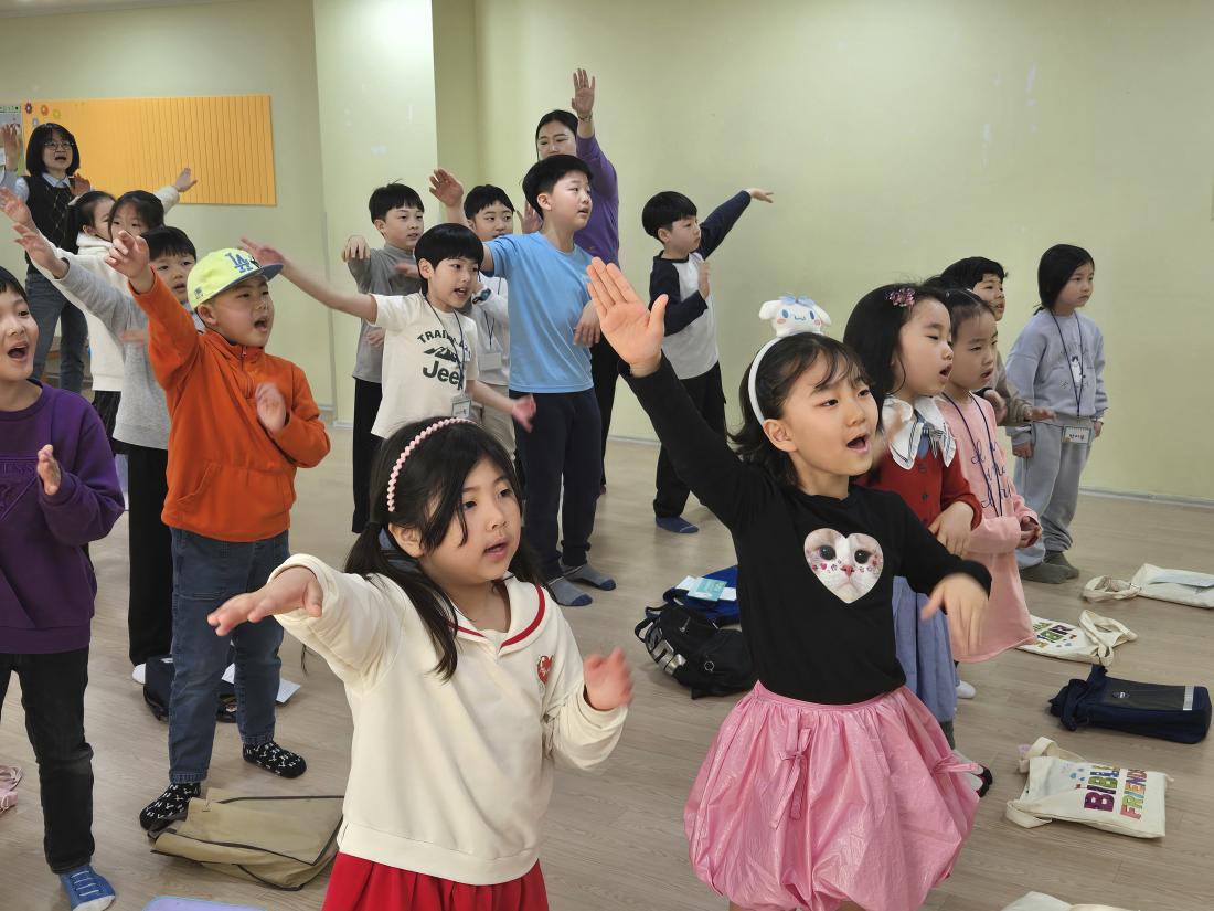 KakaoTalk_20250413_194250319_29.jpg : 4월 둘째주  유년부 모습입니다