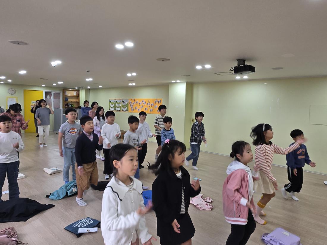 KakaoTalk_20251026_141210056_20.jpg : 10월 마지막주 유년부입니다^^