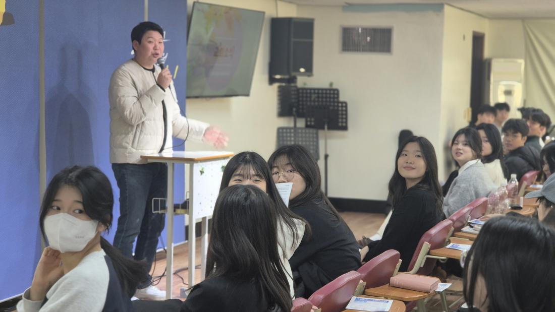 KakaoTalk_20260131_143654454_08.jpg : 1월 18일 고등부 예배 사진입니다~