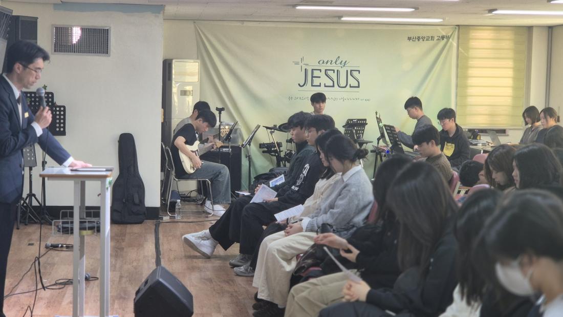 KakaoTalk_20260131_143654454_04.jpg : 1월 18일 고등부 예배 사진입니다~