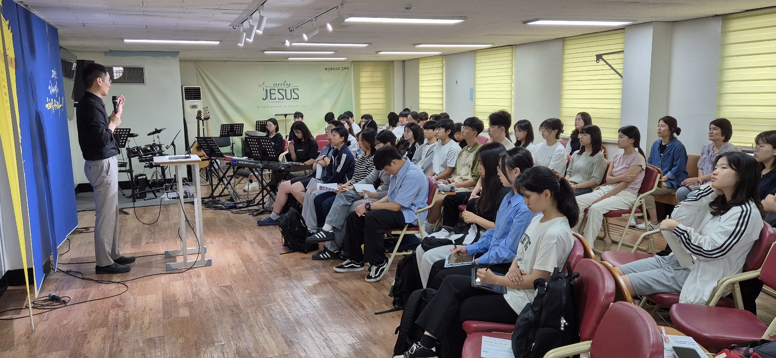 KakaoTalk_20240611_042241944_05.jpg : 6월 9일 고등부 예배 사진입니다