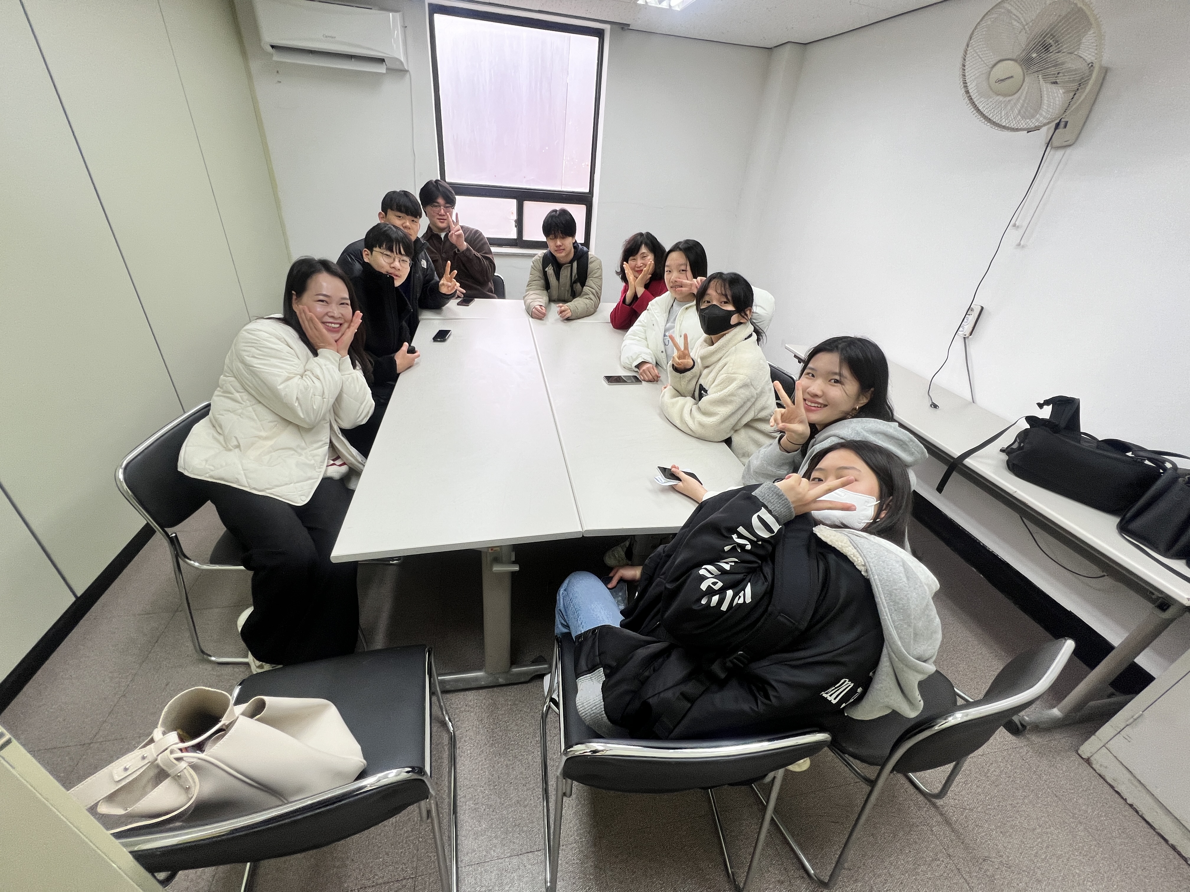 KakaoTalk_20240218_124324612.jpg : 고등부 겨울수련회 3일차 주일, 아웃팅과 조별미션 사진입니다.