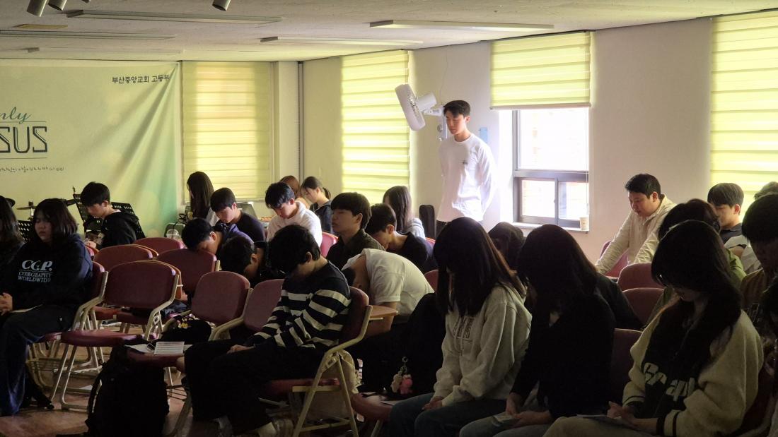 20251026_115559.jpg : 10월 26일 고등부 예배 사진입니다~
