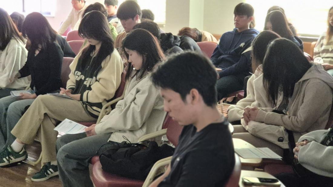 20251026_115551.jpg : 10월 26일 고등부 예배 사진입니다~