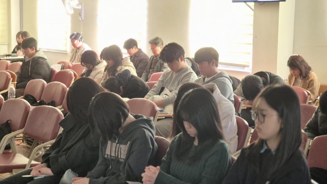 KakaoTalk_20260127_174726566_06.jpg : 1월 25일 고등부 예배 사진입니다~
