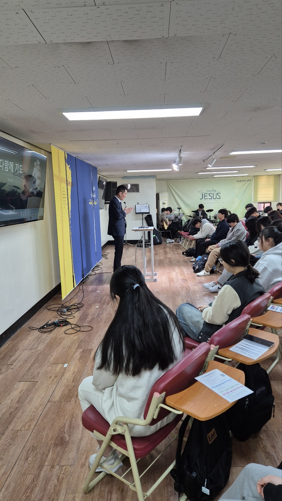 KakaoTalk_20250331_105322376_08.jpg : 3월 30일 고등부 예배 사진입니다~