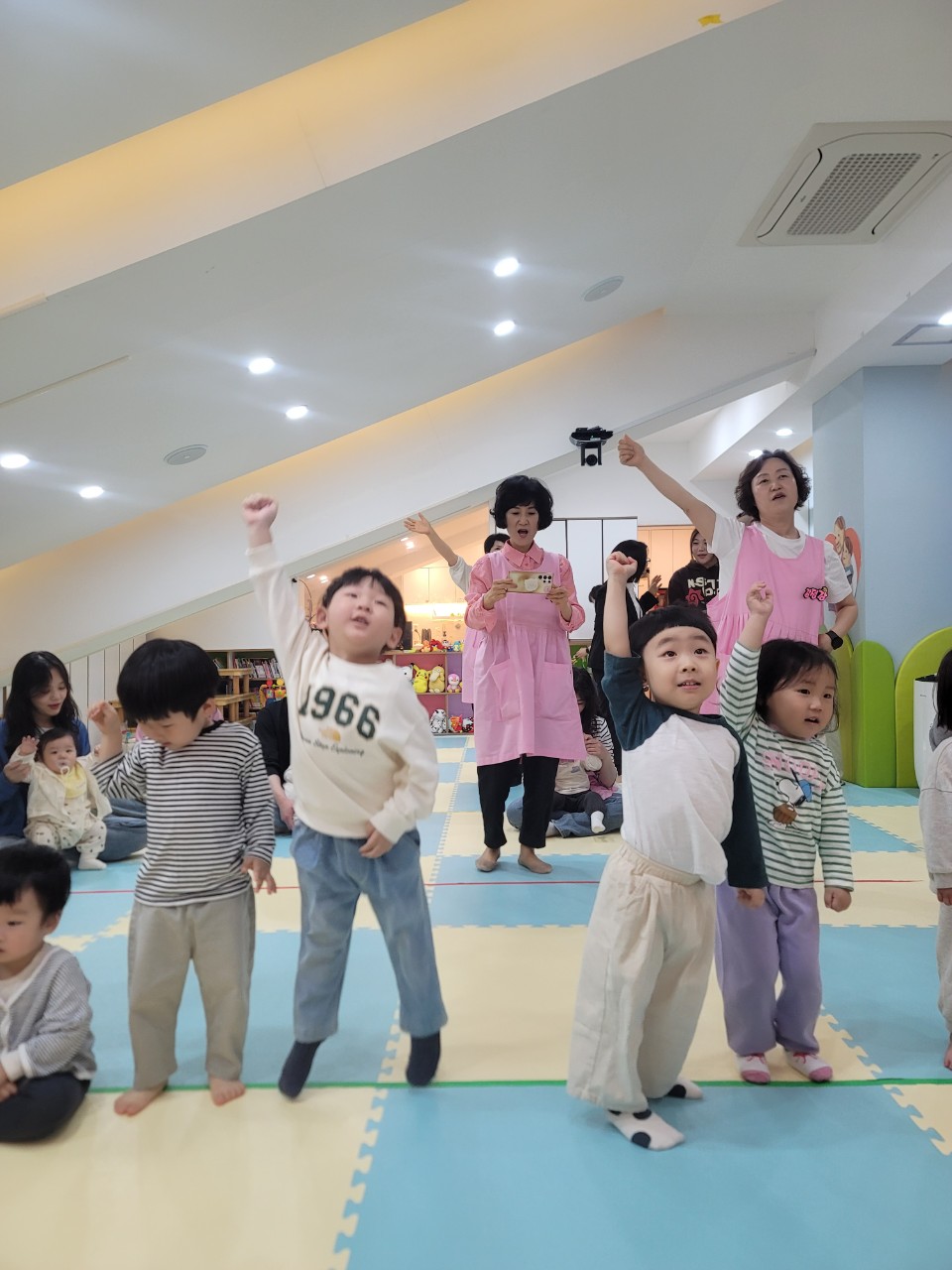 2025년 부산중앙교회 영아부_사진_20250527_76.jpg : 5월11일 주일 영아부 예배