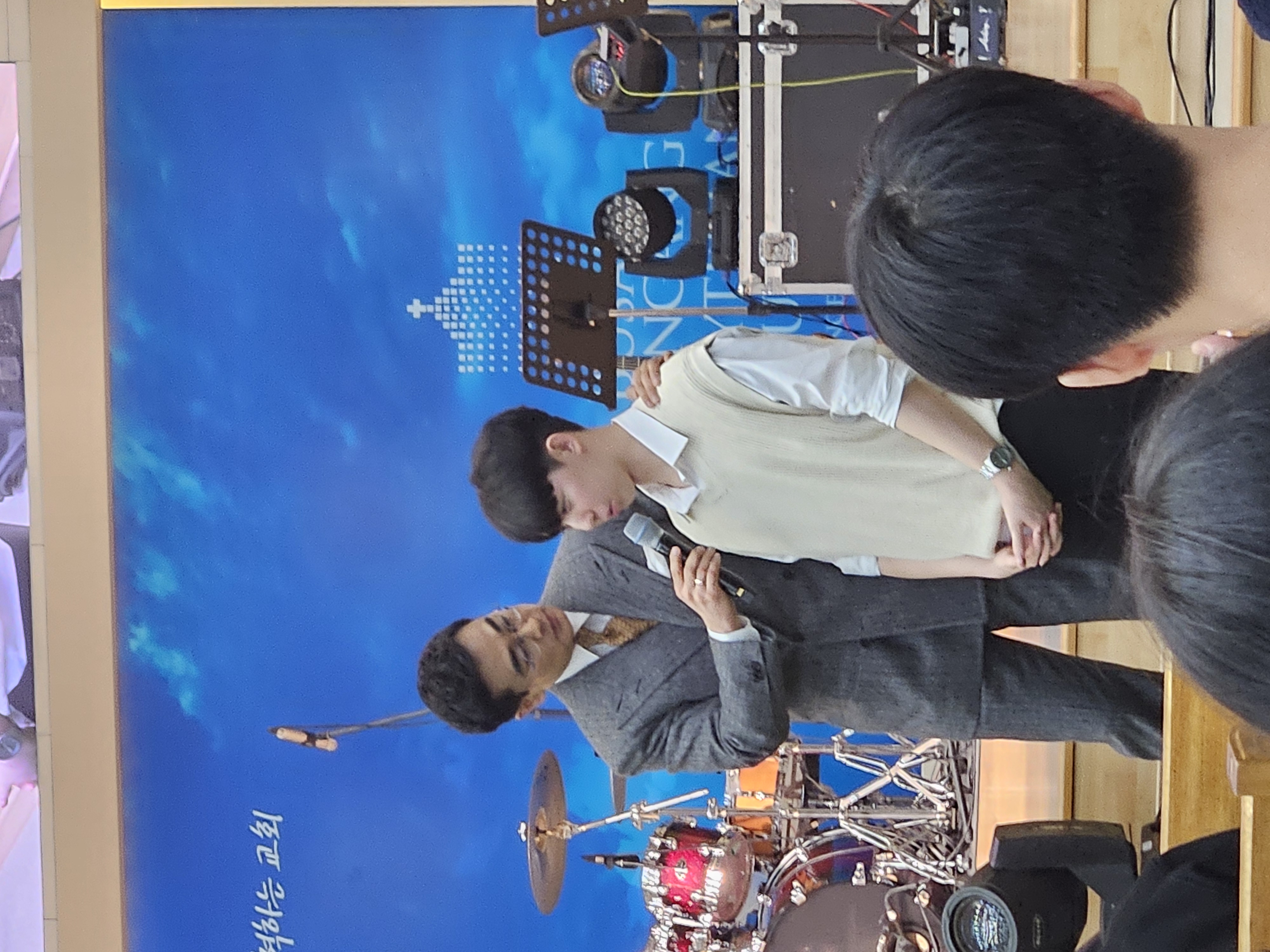 KakaoTalk_20240218_223816053_10.jpg : 고등부 겨울수련회 3일차 주일 찬양집회 사진입니다.