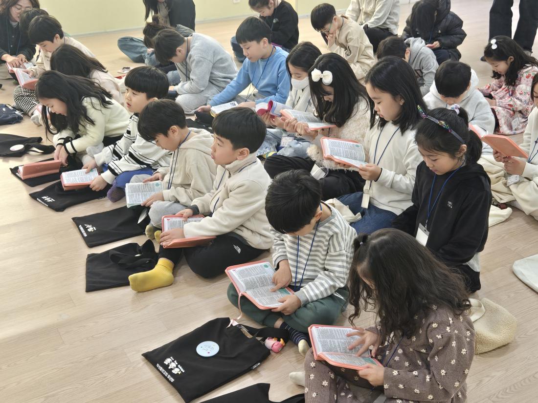 KakaoTalk_20260201_121921045_28.jpg : 2월1주 유년부 예배모습입니다^^