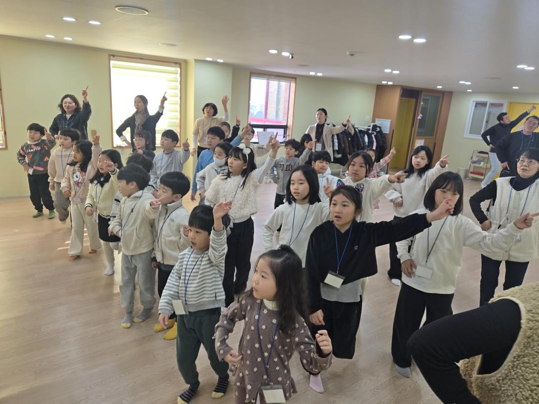 KakaoTalk_20260201_121921045_16.jpg : 2월1주 유년부 예배모습입니다^^