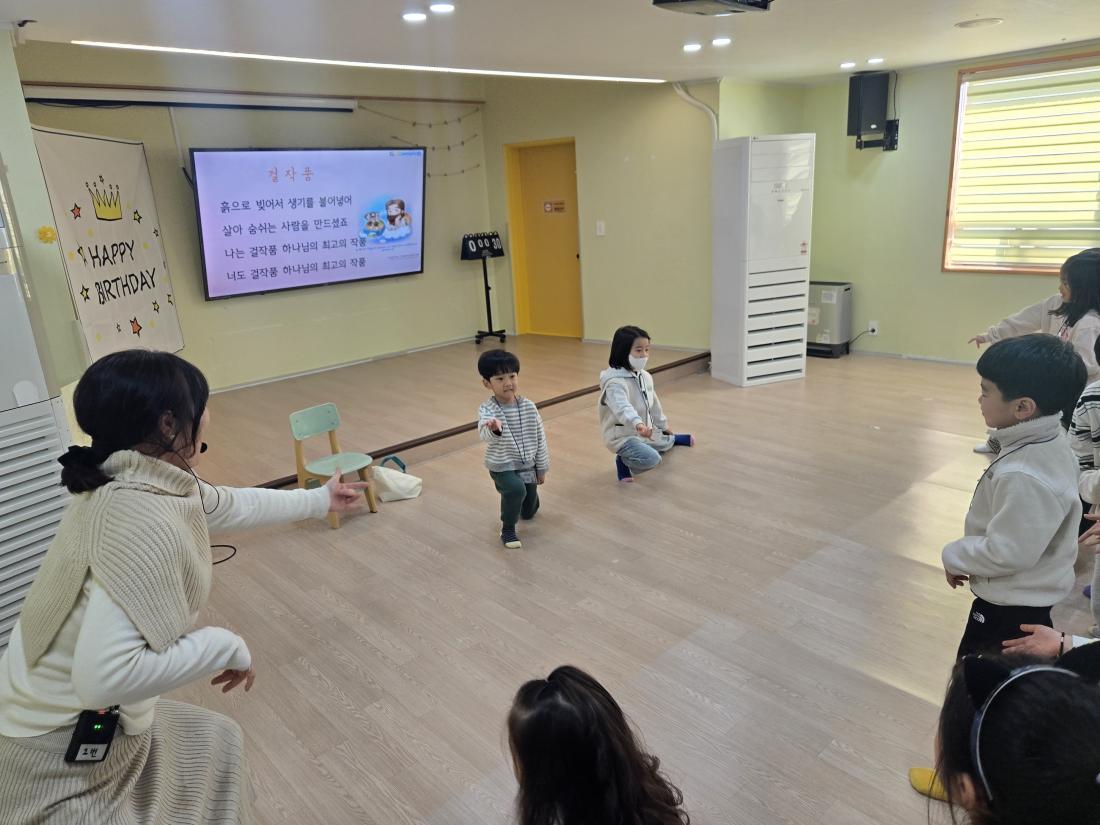 KakaoTalk_20260201_121921045_13.jpg : 2월1주 유년부 예배모습입니다^^