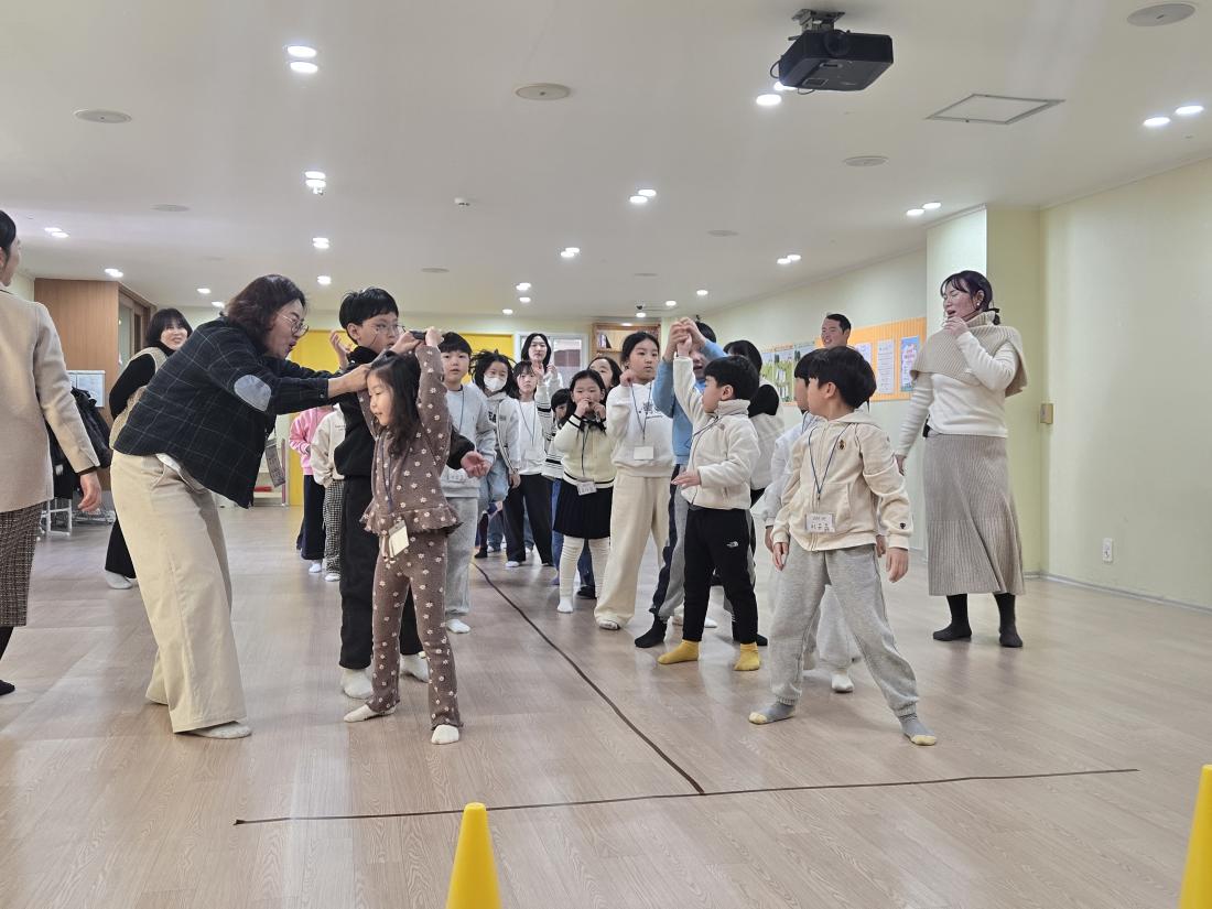 KakaoTalk_20260201_122029778_14.jpg : 2월1주 유년부 예배모습입니다^^