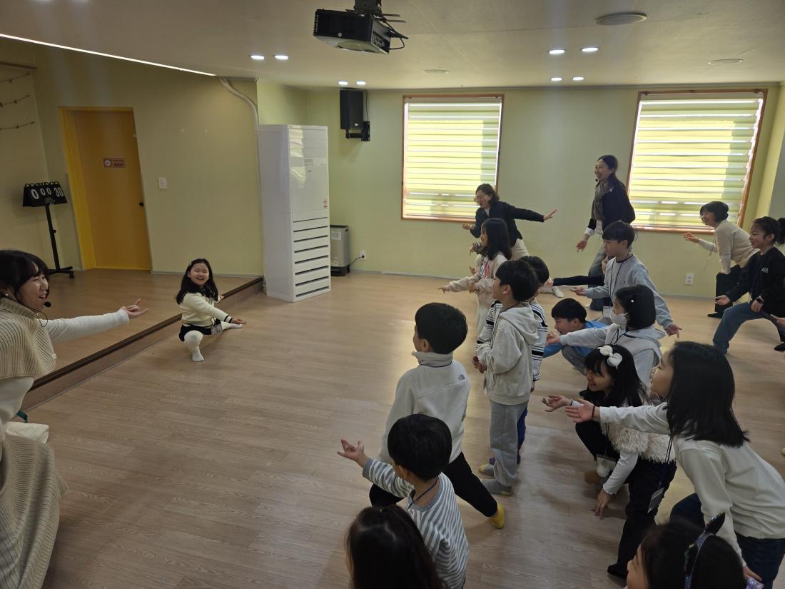 KakaoTalk_20260201_121921045_11.jpg : 2월1주 유년부 예배모습입니다^^