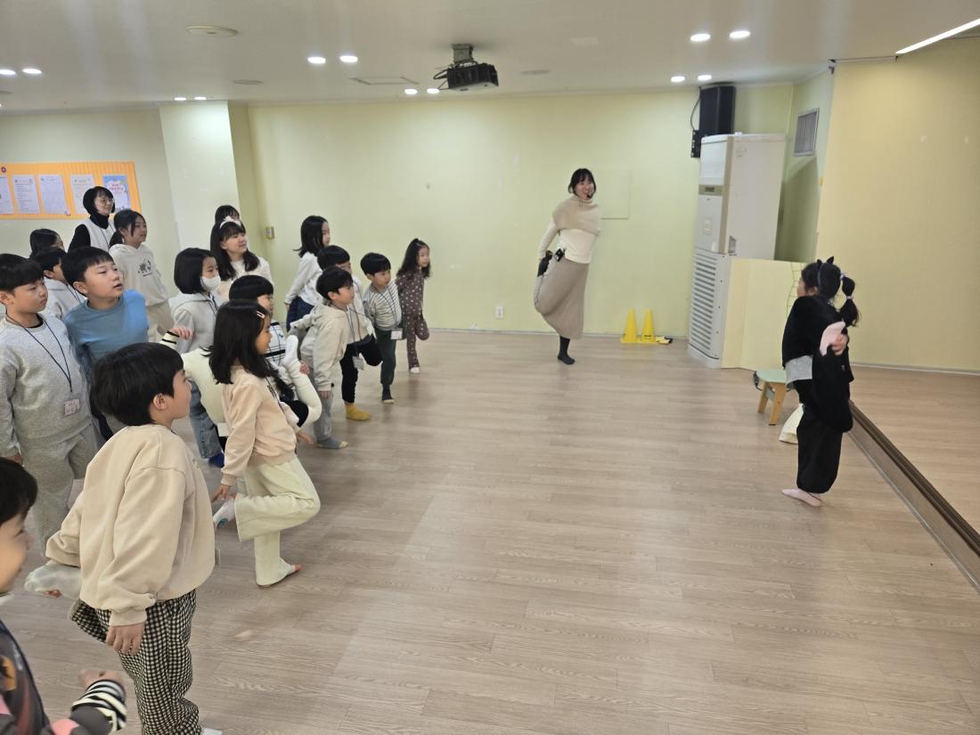 KakaoTalk_20260201_121921045_09.jpg : 2월1주 유년부 예배모습입니다^^