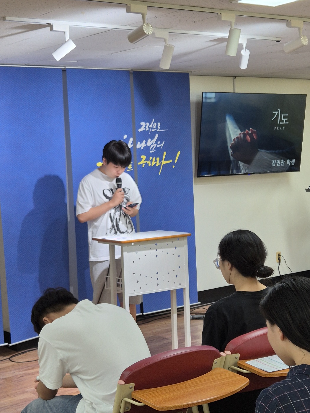 KakaoTalk_20240805_023533612_01.jpg : 8월 4일 고등부 예배 사진입니다