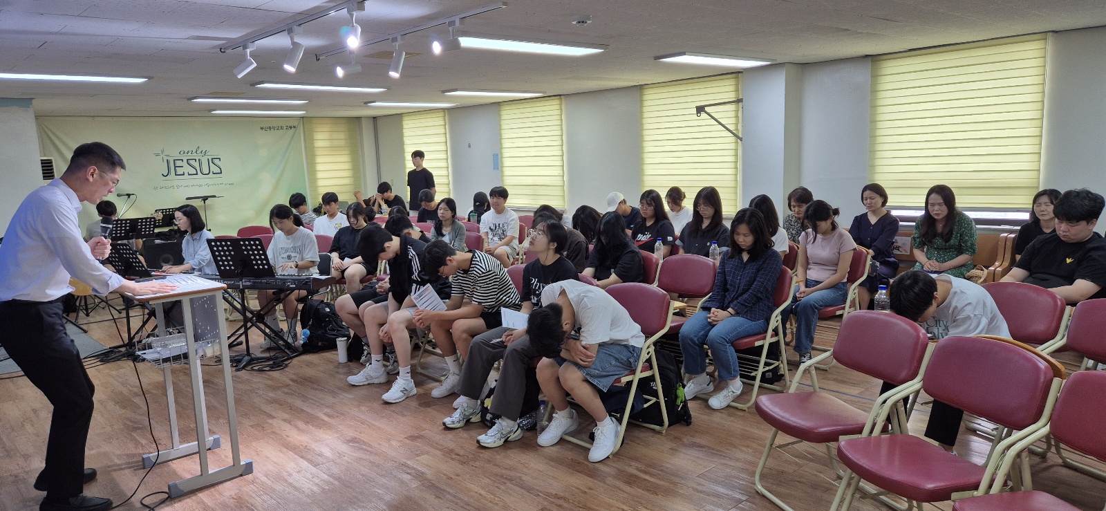 KakaoTalk_20240805_023533612_08.jpg : 8월 4일 고등부 예배 사진입니다