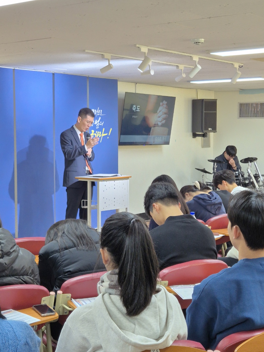 KakaoTalk_20241213_170548495_06.jpg : 11월 24일 고등부 예배 사진입니다