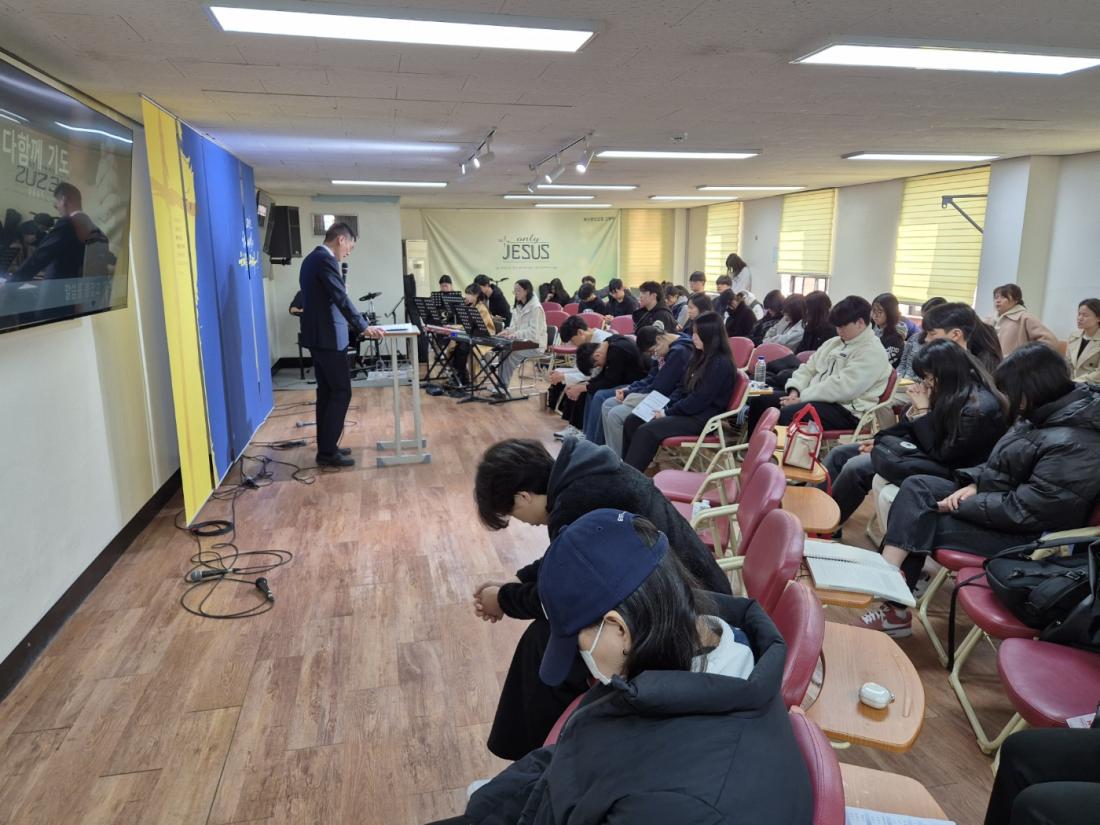 KakaoTalk_20241213_170548495_05.jpg : 11월 24일 고등부 예배 사진입니다