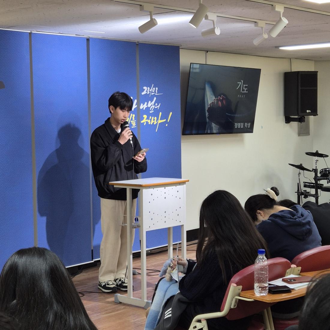 KakaoTalk_20241213_170548495.jpg : 11월 24일 고등부 예배 사진입니다