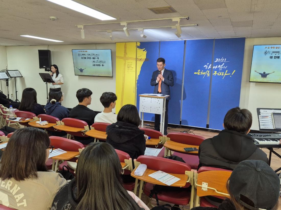 KakaoTalk_20241213_170548495_03.jpg : 11월 24일 고등부 예배 사진입니다