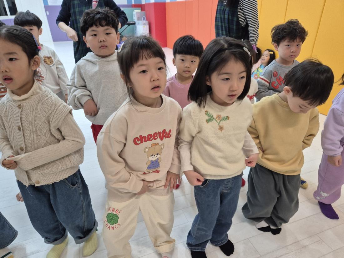 h_7cbUd018svc14maxr8xb25n_1ssckl.jpg : 20260315 유치부예배