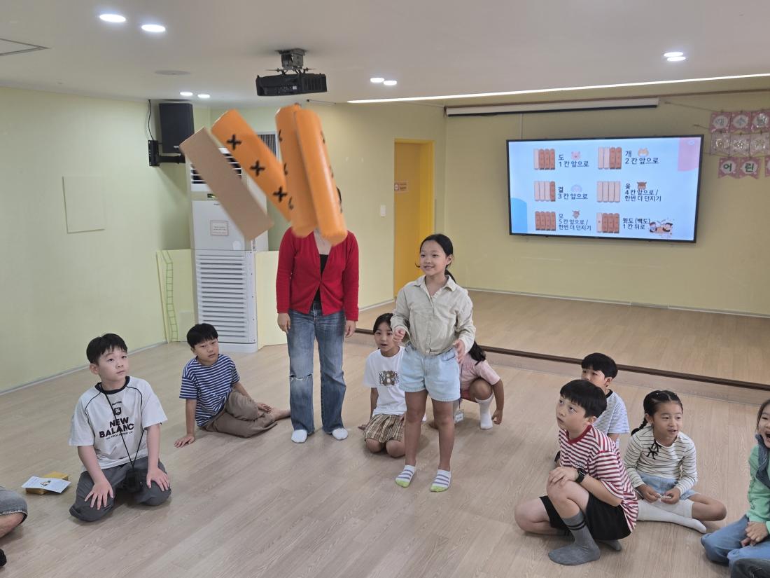 KakaoTalk_20251010_071216054_11.jpg : 10월 첫째주 유년부 예배입니다^^
