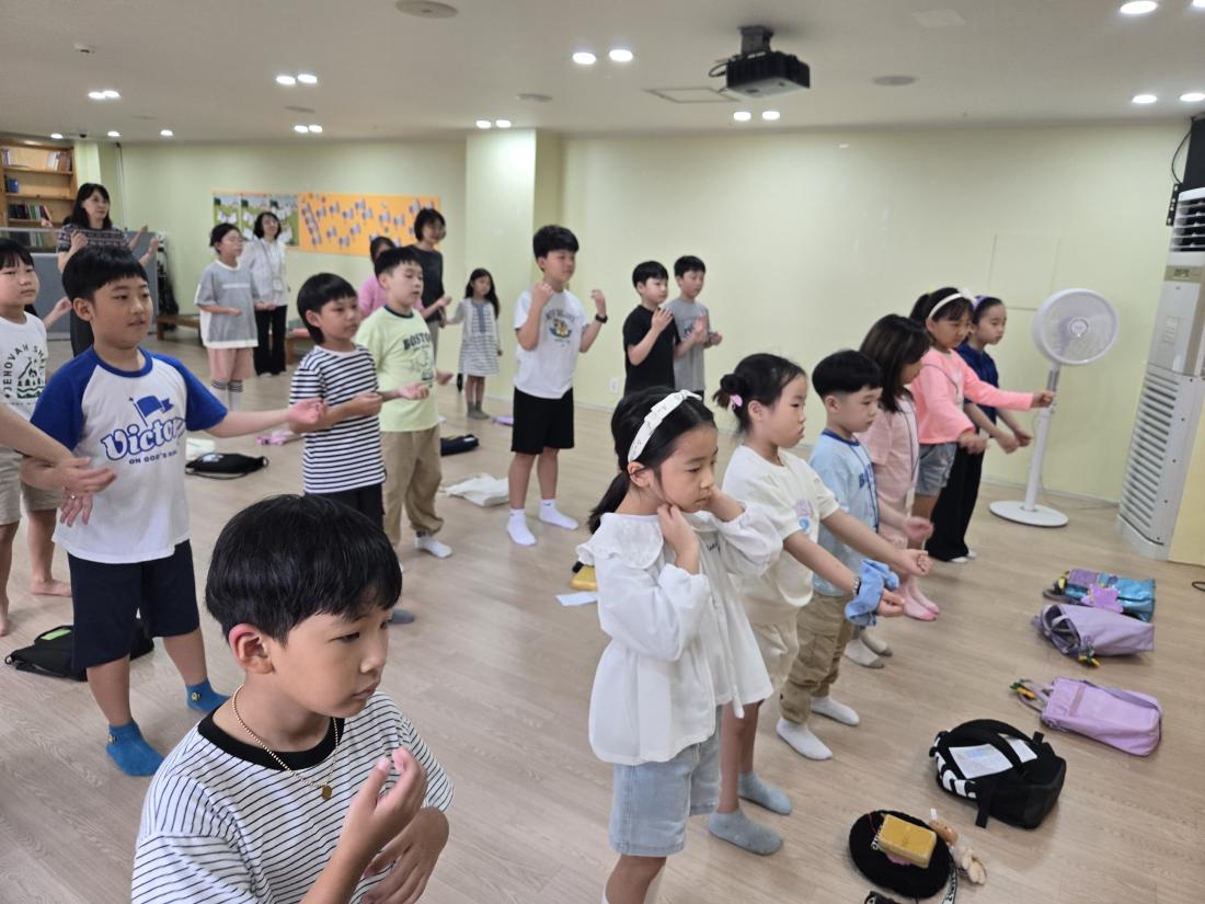 KakaoTalk_20251010_071526199_11.jpg : 10월 첫째주 유년부 예배입니다^^