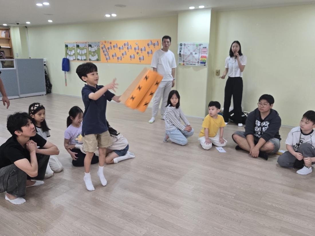 KakaoTalk_20251010_071216054_14.jpg : 10월 첫째주 유년부 예배입니다^^