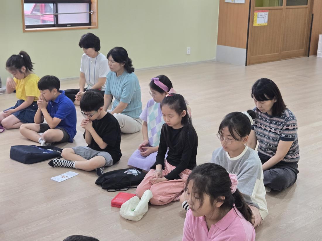 KakaoTalk_20251010_071526199_04.jpg : 10월 첫째주 유년부 예배입니다^^