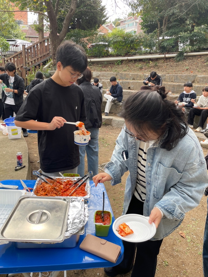 [크기변환]KakaoTalk_20251029_111514742_04.jpg : 2025. 10. 26 중등부예배(야외 바베큐 파티) 2