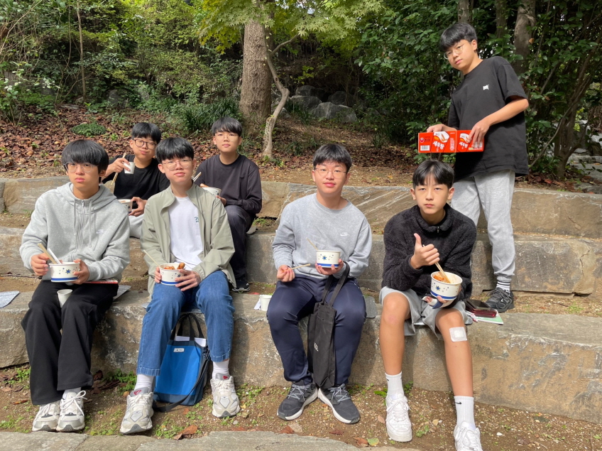 [크기변환]KakaoTalk_20251029_111514742_06.jpg : 2025. 10. 26 중등부예배(야외 바베큐 파티) 2