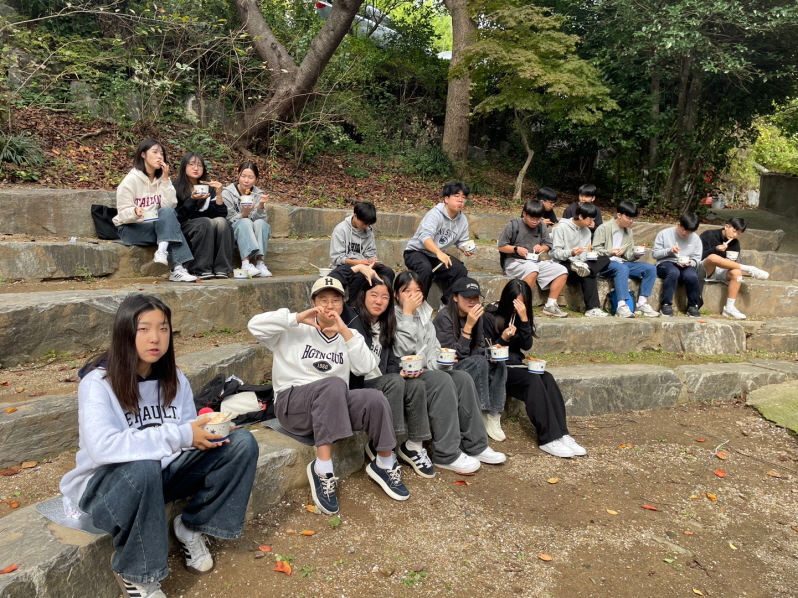 [크기변환]KakaoTalk_20251029_111514742_03.jpg : 2025. 10. 26 중등부예배(야외 바베큐 파티) 2