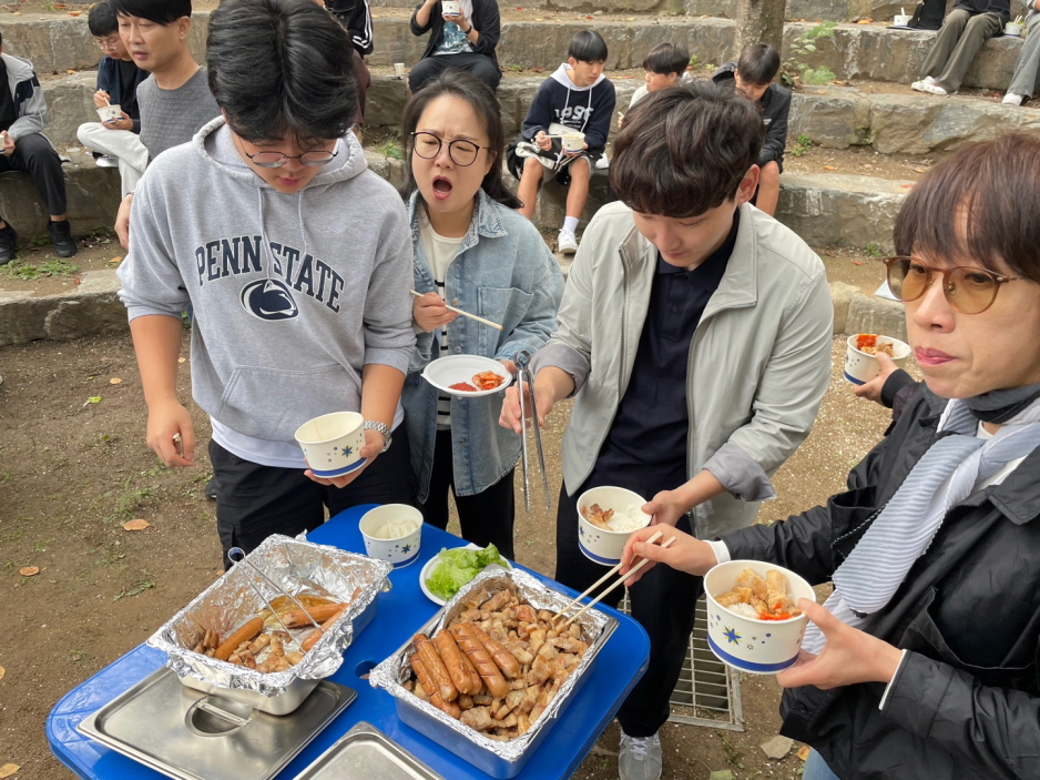[크기변환]KakaoTalk_20251029_111514742_05.jpg : 2025. 10. 26 중등부예배(야외 바베큐 파티) 2