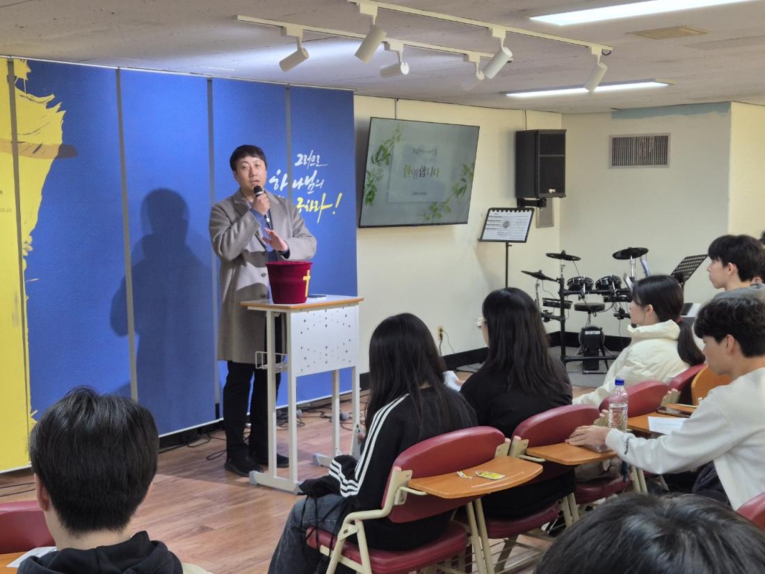 KakaoTalk_20241213_170342728_03.jpg : 12월 1일 고등부 예배 사진입니다