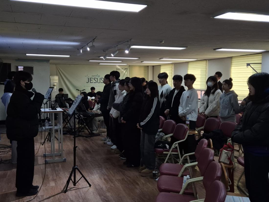 KakaoTalk_20241213_170342728.jpg : 12월 1일 고등부 예배 사진입니다