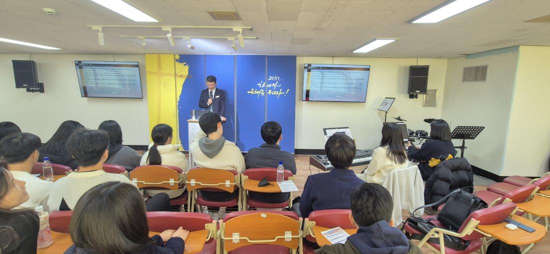 KakaoTalk_20241213_170342728_05.jpg : 12월 1일 고등부 예배 사진입니다