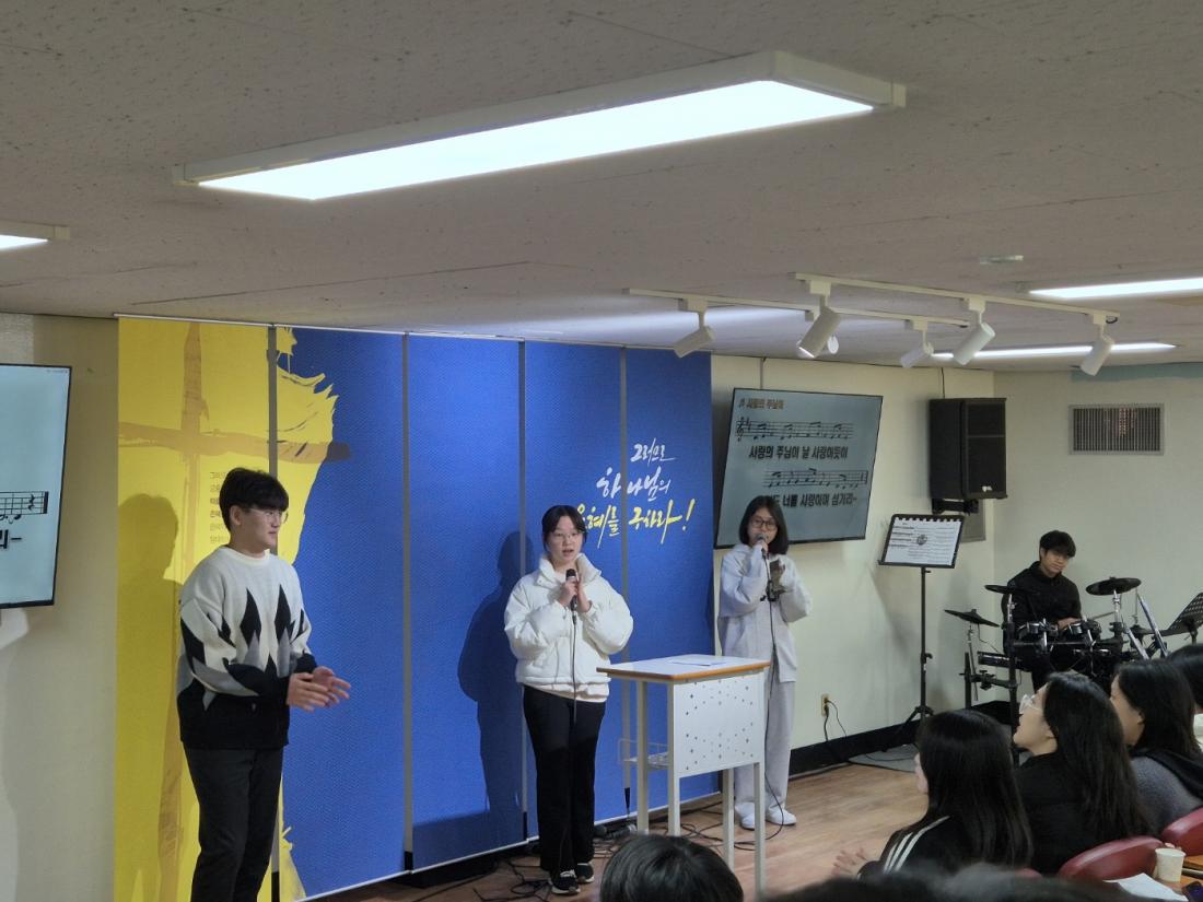 KakaoTalk_20241213_170342728_12.jpg : 12월 1일 고등부 예배 사진입니다