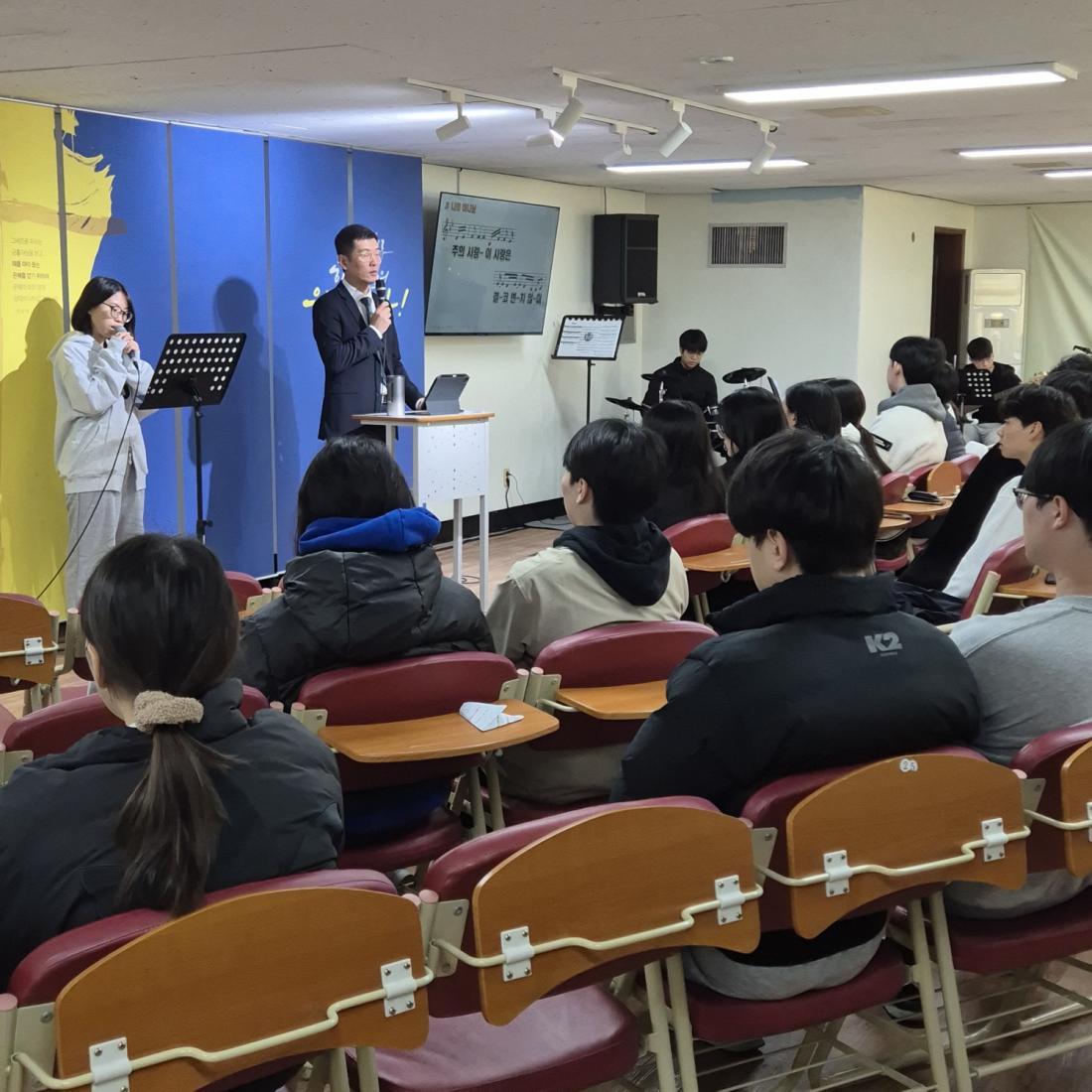 KakaoTalk_20241213_170342728_07.jpg : 12월 1일 고등부 예배 사진입니다
