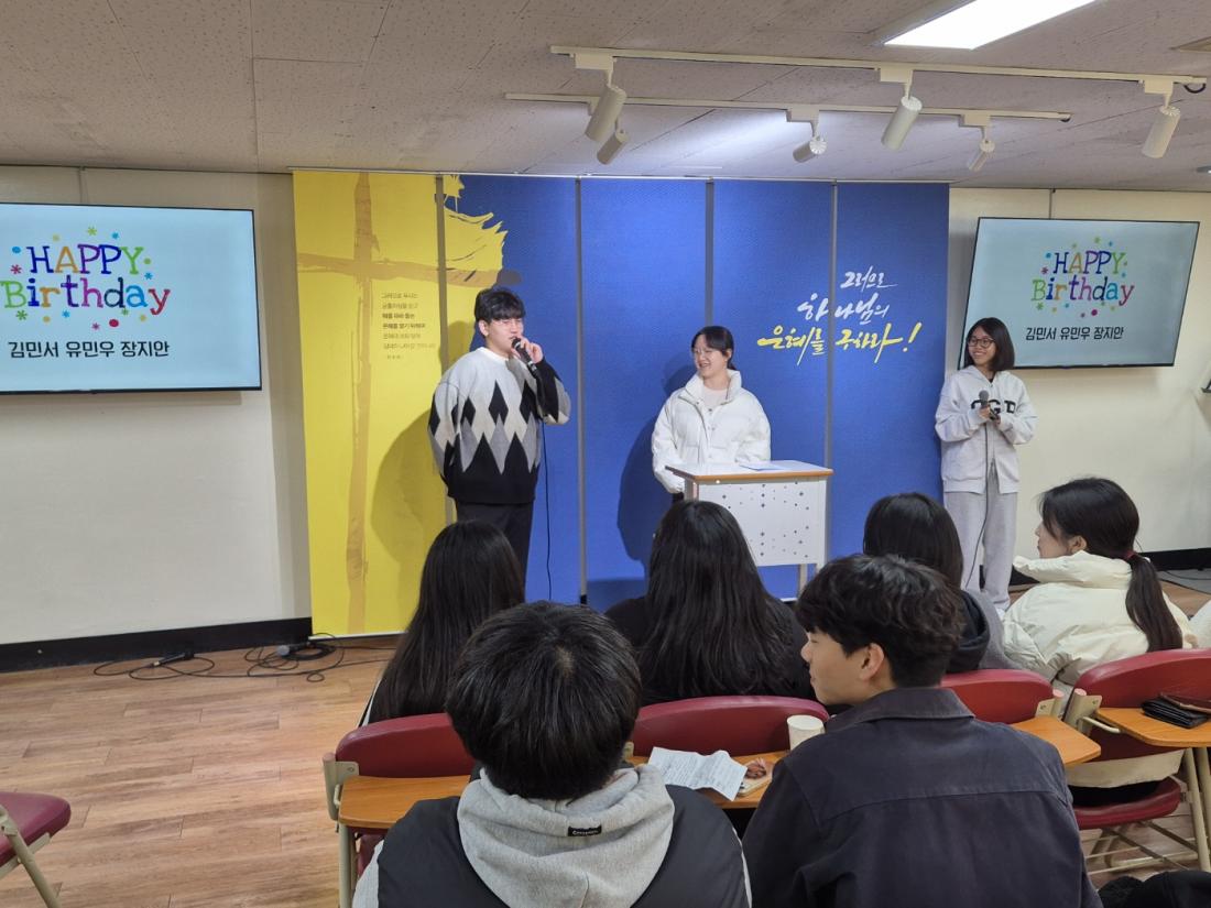 KakaoTalk_20241213_170342728_11.jpg : 12월 1일 고등부 예배 사진입니다