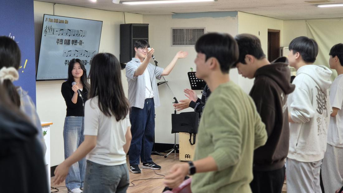 1000006051.jpg : 5월 4일 고등부 예배 사진입니다~