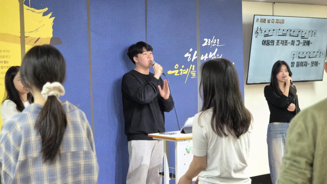 1000006048.jpg : 5월 4일 고등부 예배 사진입니다~