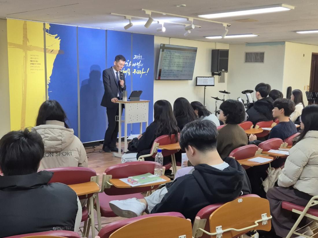 KakaoTalk_20241213_171915606_04.jpg : 12월 8일 고등부 예배 사진입니다