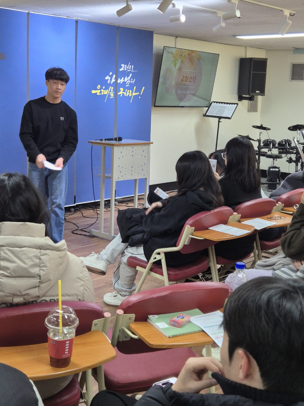 KakaoTalk_20241213_171915606_08.jpg : 12월 8일 고등부 예배 사진입니다