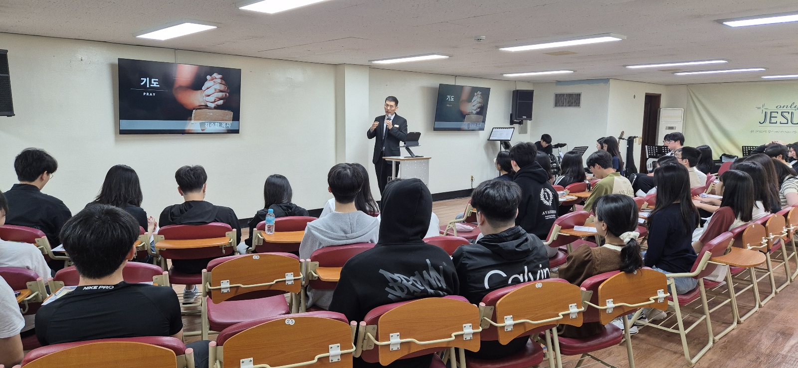 KakaoTalk_20240506_004247485_05.jpg : 5/5 고등부 예배 사진입니다