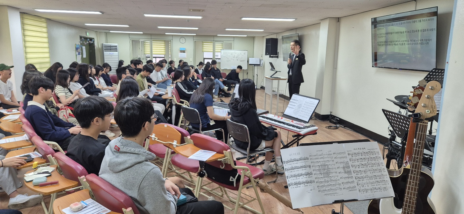 KakaoTalk_20240506_004247485_03.jpg : 5/5 고등부 예배 사진입니다