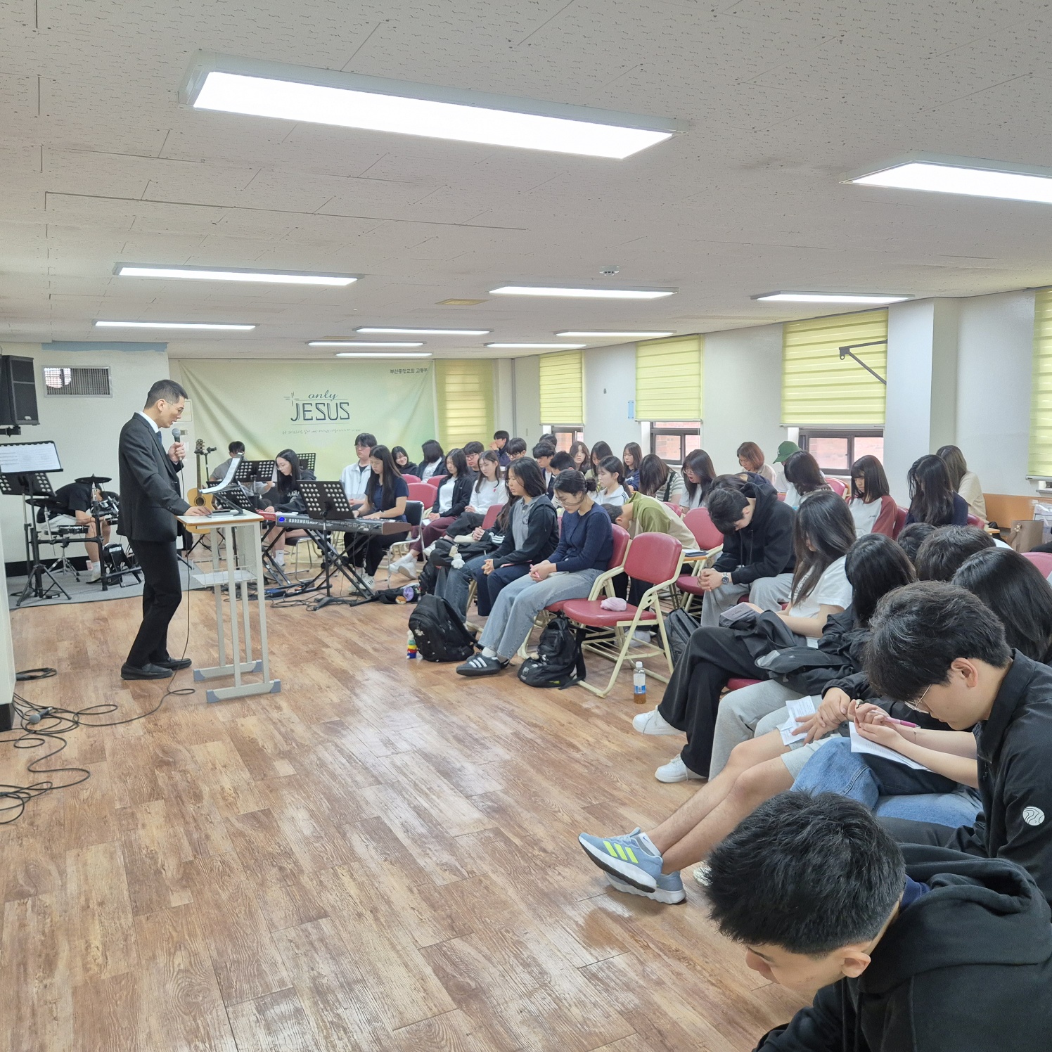 KakaoTalk_20240506_004247485_06.jpg : 5/5 고등부 예배 사진입니다