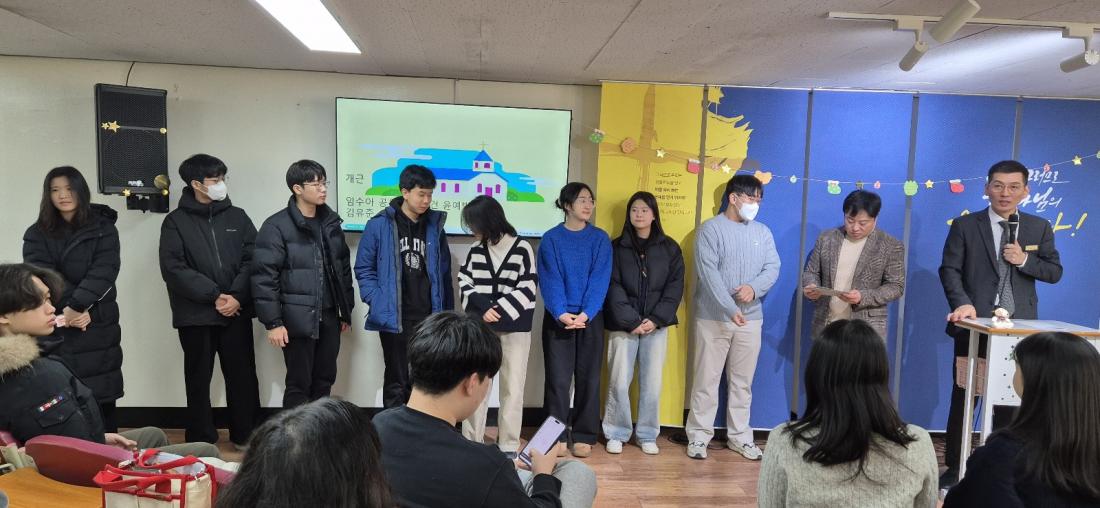 KakaoTalk_20241230_003206457_17.jpg : 12월 29일, 고등부 2024년 마지막 예배 사진입니다.