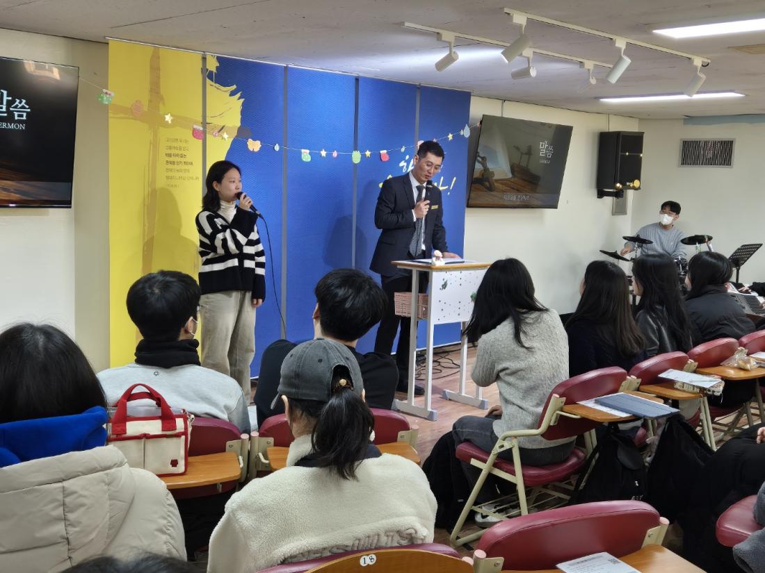 KakaoTalk_20241230_003206457_11.jpg : 12월 29일, 고등부 2024년 마지막 예배 사진입니다.