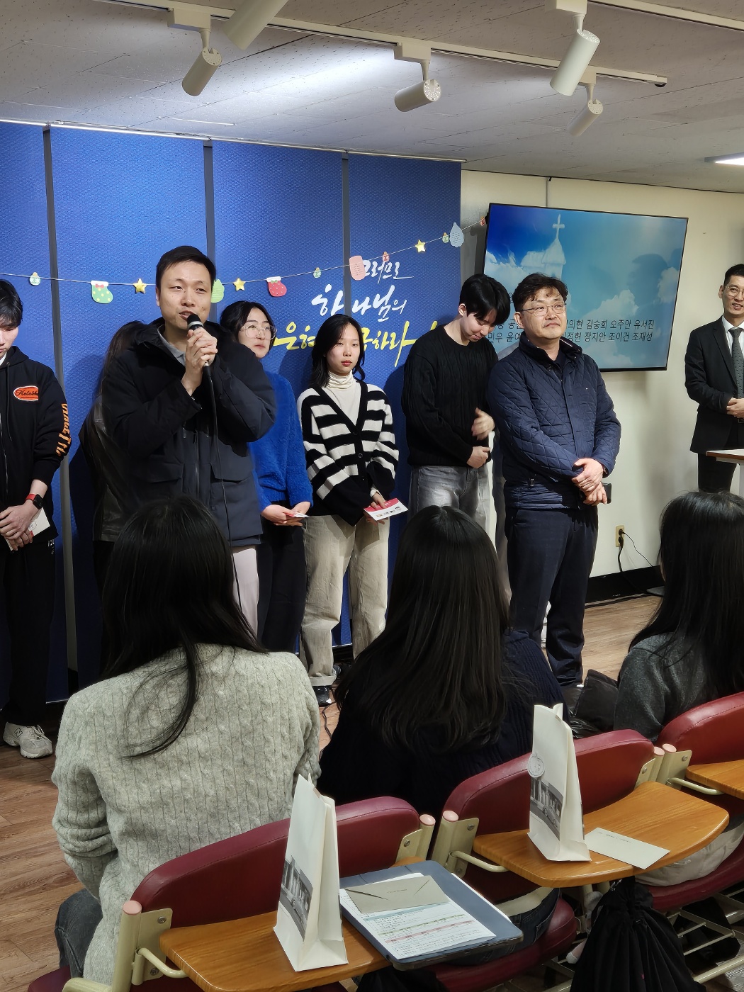 KakaoTalk_20241230_003206457_21.jpg : 12월 29일, 고등부 2024년 마지막 예배 사진입니다.